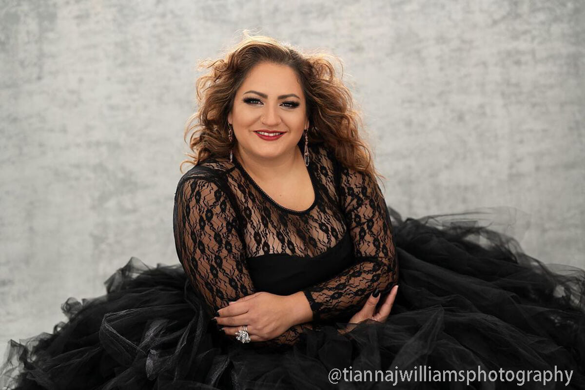 Clotstudio #99 hand-painted canvas backdrop in beige mid textured, perfect for portrait photography (shot by @tiannajwilliamsphotography)