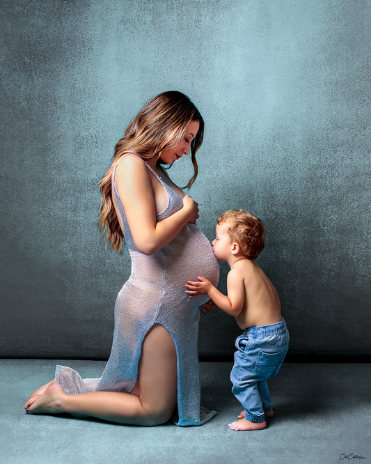 Clotstudio #230 hand-painted canvas backdrop in dark blue, perfect for portrait photography (shot by @caz.captures)