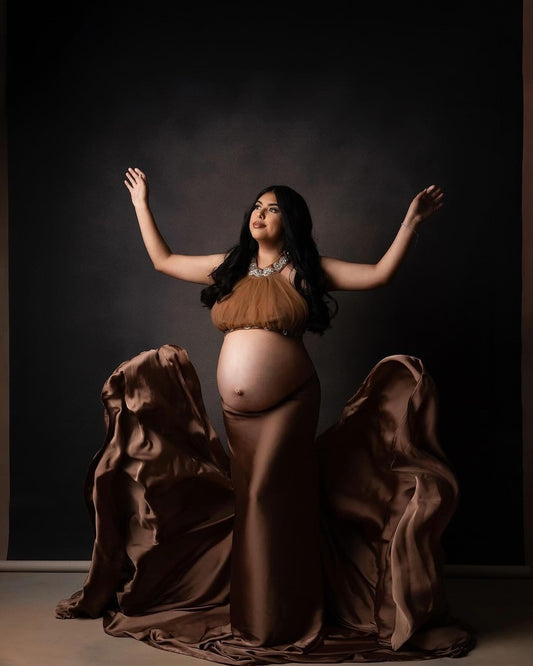 Clotstudio #446 hand-painted canvas backdrop in black beige textured, perfect for portrait photography (shot by @albrechtartisticphotography)