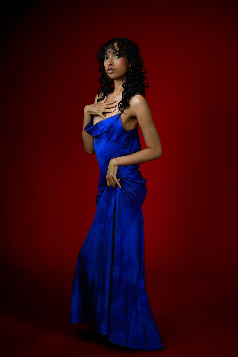 Clotstudio #69 hand-painted canvas backdrop in dark red soft textured, perfect for portrait photography 