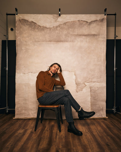 Clotstudio #563 hand-painted coarse grained canvas backdrop in grey white textured, perfect for portrait photography (shot by @jakelylephoto)