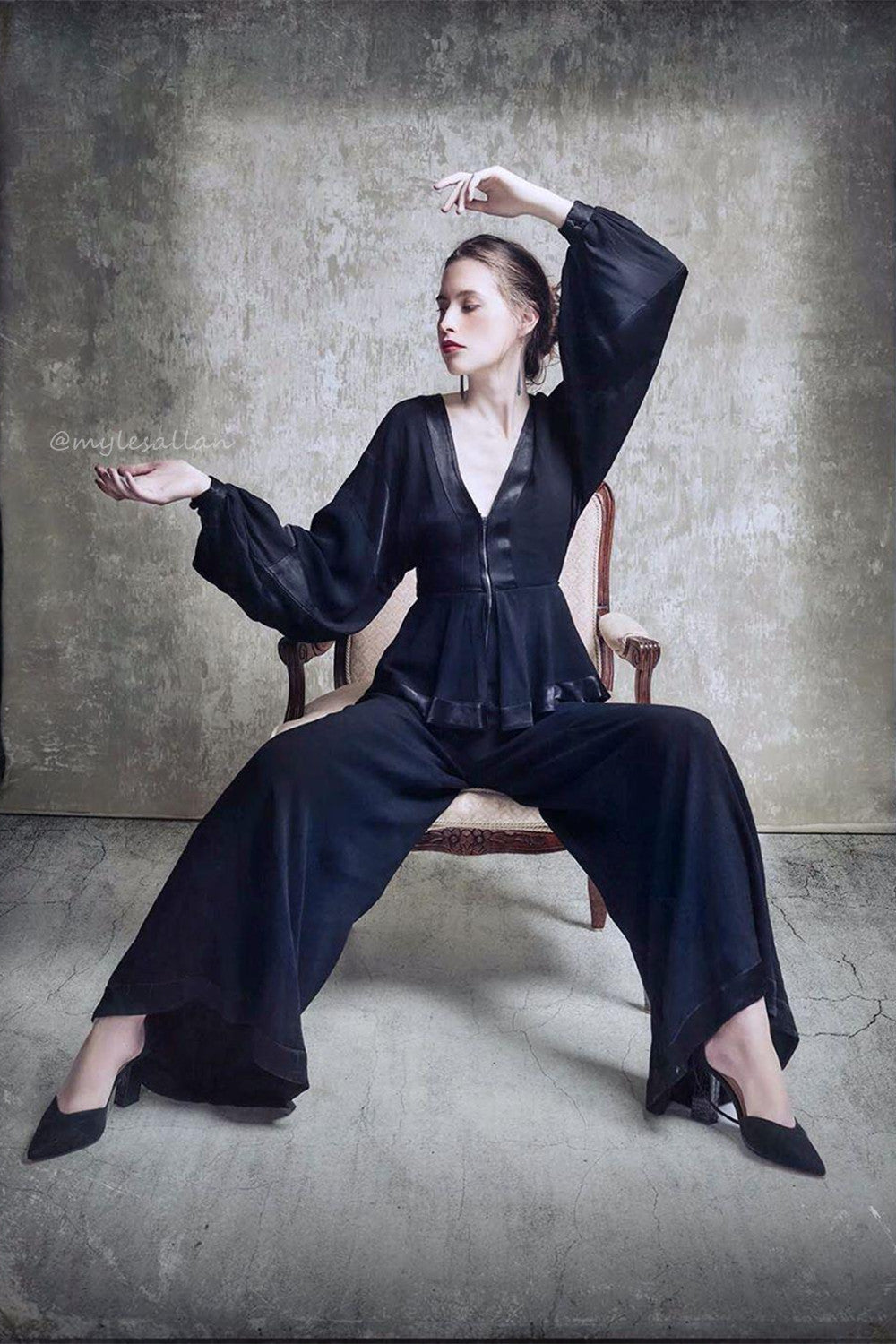 Clotstudio #55 hand-painted canvas backdrop in gray beige textured, perfect for portrait photography